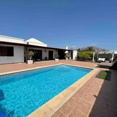 Muy Tranquila Con Piscina Privada 别墅