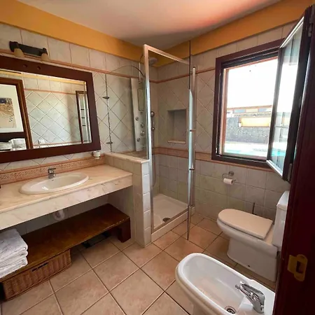 Muy Tranquila Con Piscina Privada 别墅