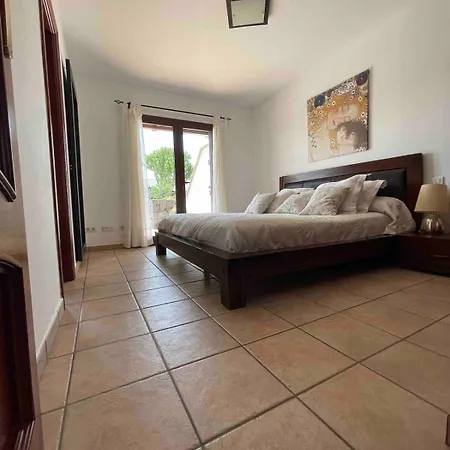 Muy Tranquila Con Piscina Privada 别墅