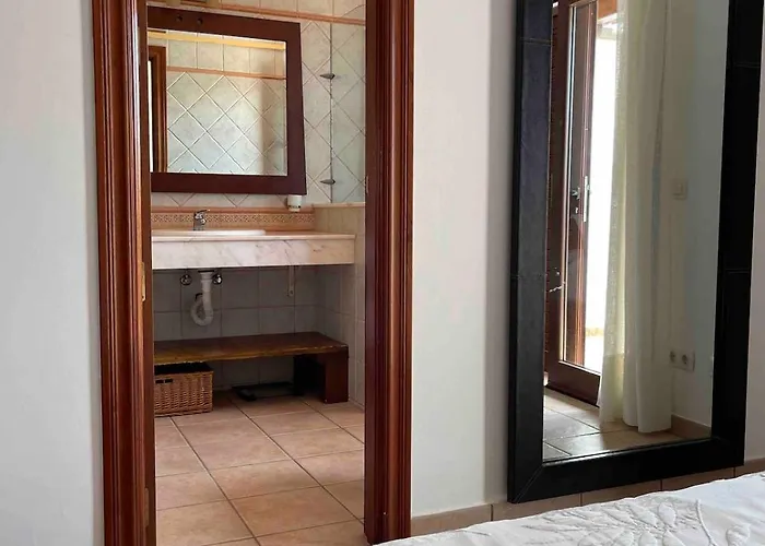 Muy Tranquila Con Piscina Privada Villa