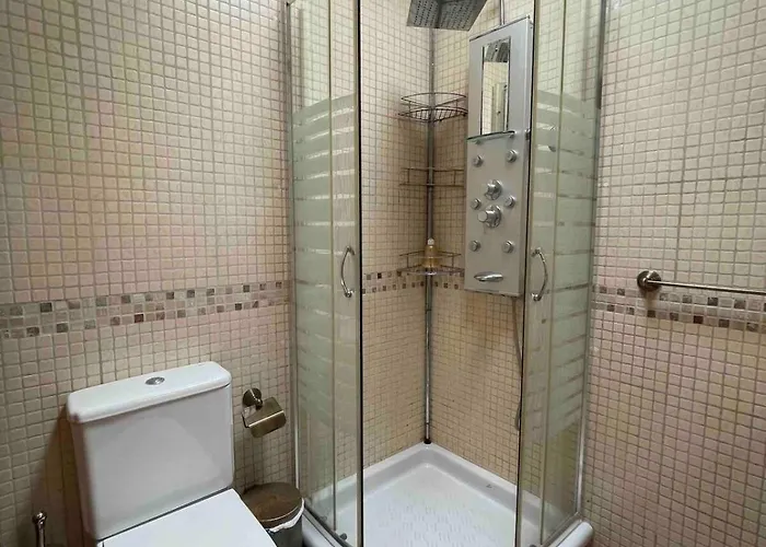 Muy Tranquila Con Piscina Privada Villa