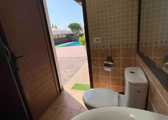 Muy Tranquila Con Piscina Privada Villa