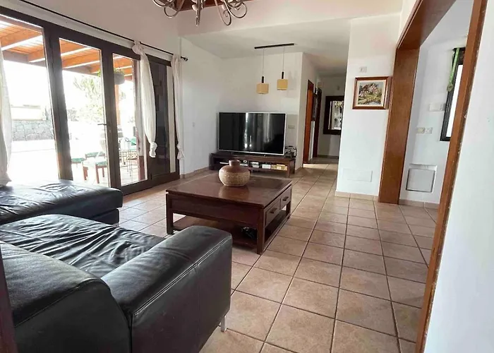 Muy Tranquila Con Piscina Privada Villa